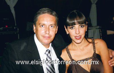 Héctor González y Bárbara Dueñes de González.