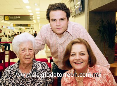Carmen Salas de Ramos, Ernesto Ramos Cobo e Isabel Cono Celada.