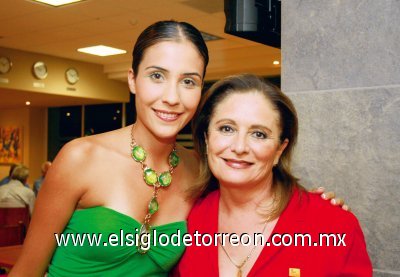 Gaby Barrón de Moreno y Leticia Olvera.