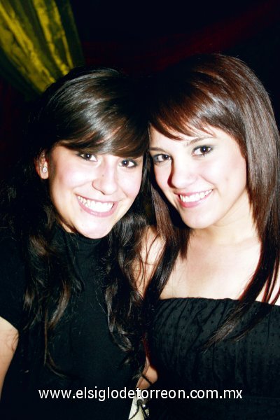Mariana Vargas y Valeria Trujillo.