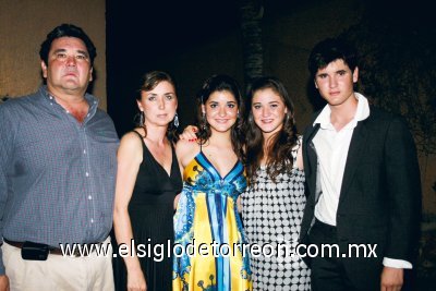 José David Cruz Romo, Verónica De la Garza, Isabel, Verónica y David Cruz de la Garza.