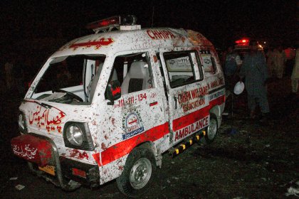 Las autoridades le habían pedido que emplease un helicóptero para reducir el riesgo de un ataque, en medio de amenazas de extremistas simpatizantes del Talibán y Al Qaeda, pero Bhutto hizo caso omiso a las preocupaciones.