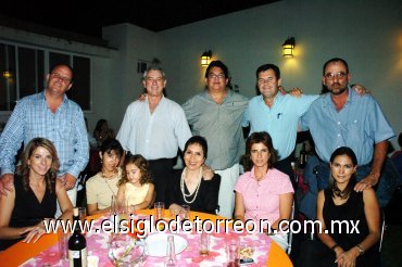 12102007
Jorge Villarreal, Susana de Villarreal, Gisela Fernández, Manolo Fernández, Alejandro Fernández, Sandra de Fernández, María del Consuelo, Cristina Silveyra y Andrea Fernández, Juan F. Peña Abusaid y Añaki Jáuregui.
