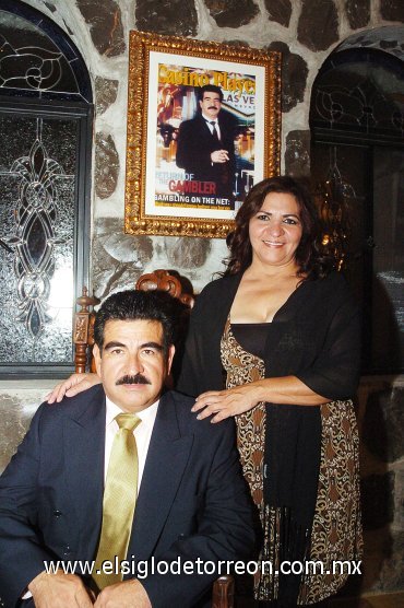 12102007
Jorge Zarzosa y Carmen Hinojosa, organizaron junto con otros compañeros esta celebración.
