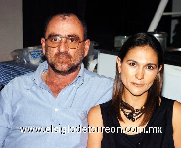 12102007
Alejandro Fernández Abusaid y Sandra de Fernández, en la recepción de María Fernández Karam.