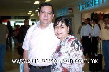 10102007
Luis Carlos Torres y María de la Luz de Torres viajaron a México.