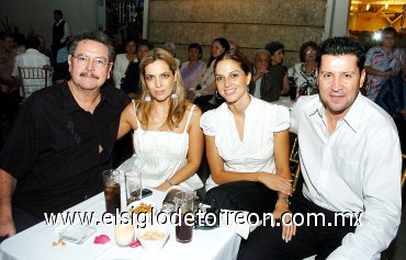 10102007
Antonio Kuri, Sandra de Kuri, Jorge González Morado e Irma de González.