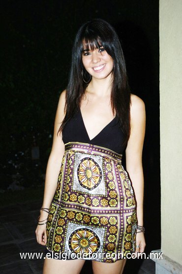 12102007
Anabel Salas, asistió a una despedida que le organizaron amistades por su viaje de estudios a Canadá.