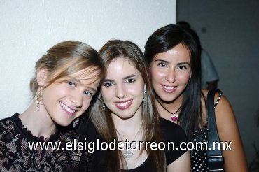 12102007
Margarita Tricio, Anacecy Martín y María Sofía González.