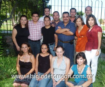 13102007
Gerardo, David, Antonio, Alberto de la Fuente, Iliana, Nacho Franco, Adriana Boone, Peny Adriano, Itzel Lara, Maribel González, Rafael Martínez, María Luisa Pavón, Roberto Martínez y Rafael de la Fuente.