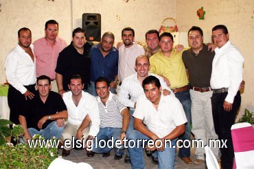 14102007
Daniel, Marcelo, Fernando, Luis, Cesário, Pablito, Rodrigo, Gerardo, Raúl, Tiburcio, Antonio, Gustavo, Édgar y Juan en reciente evento familiar.