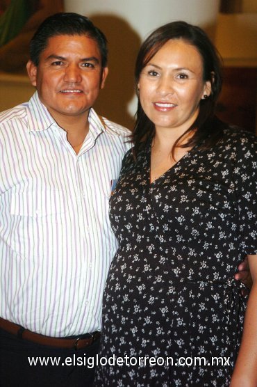 14102007
Rafael Delgado y Gabriela Treviño Aguilera.