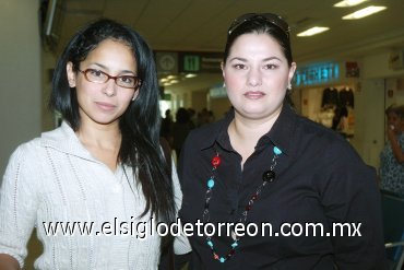 13102007
Sonia Dávila llegó desde la Ciudad de México y la recibió Ana Luisa de Dávila.