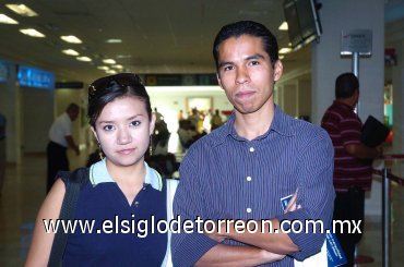 14102007
Sergio y Laura Ríos viajaron a México.