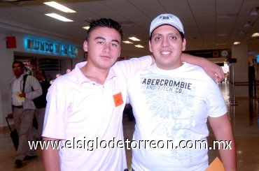 17102007
Abelardo Herrera viajó a Tijuana y lo despidió David Monárrez.