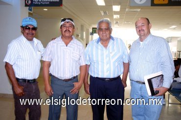 17102007
 José Ángel Oviedo, Esteban Carrillo, Mario Merás y Catarino Domínguez viajaron a Mazatlán.