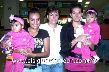 17102007
Sinaí, Allison y July Ruiz viajaron a Tijuana y las despidió Berenice Ruiz y Cristina Ramírez.