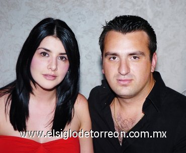 18102007
Lulú Murra y Gersom García.