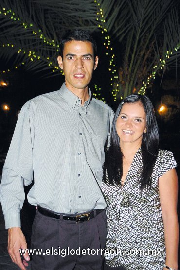 20102007
Mauricio y Mariana Franco, en una fiesta muy original.