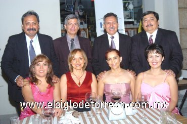23102007
Liliana de Fernández, Fernando Fernández, Gricelda de Madinabeitia, Enrique Madinabeitia, Jovita de Gallegos, Alejandro Gallegos, Marcela de Gómez y Jesús Gómez.