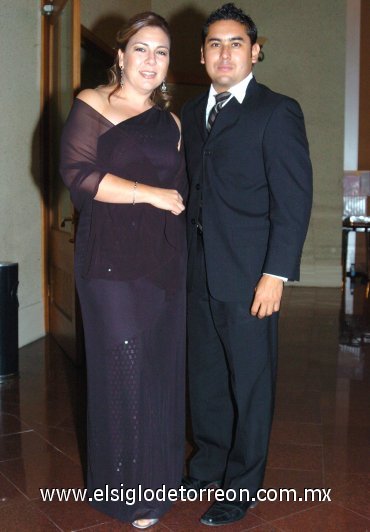 23102007
Mercedes Rosales y Gerardo Casillas.