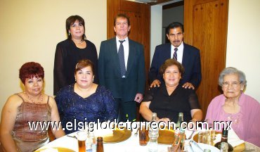 21102007
Consuelo y Rosario Luna, Cristian Presa, Gralia Sánchez, Elizabeth y Jesús Luna y Malu Hernández.
