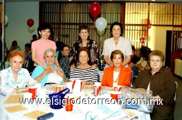21102007
Sra. Pilar, Ana Isabel González, Elena Villanueva de González, Delia de Gómez, Mila de Tricio, Mati de Ruenes, Gloria de Villanueva y Amparito de Escoruela.