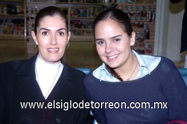 25102007
Pamela Bacha despidió a Cecilia Gómez, quien viajó a la Ciudad de México.