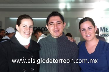 29102007
Catherine Plavin, Rivelino González y Nathalie Plavin partieron a la Ciudad de México.
