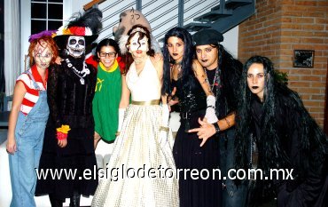 30102007
Barby Rodríguez, Claudia Cano, Nora Aguilera, Vero Castaños, Iliana Robles, Eliana y Marco Rosales.