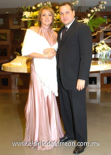 29102007
Alma Villalobos y Jesús de la Garza asistieron a reciente recepción nupcial.
