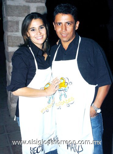 29102007
Karla González de Badilla y su esposo Beto Badilla asistieron a original despedida de una pareja próxima a contraer matrimonio.