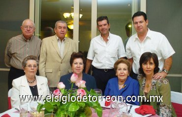 28102007
Luis Dueñes, Antonio Dueñes, Antonio Dueñes Sirgo, Marcelo Bremer,Conie de Dueñes, Magdalena de Sirgo, Magdalena de Dueñes y María Rosa de Bremer.