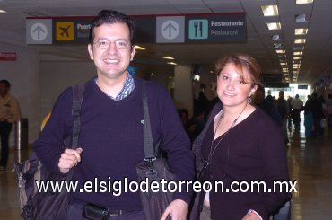02112007
José Carlos Villa y Dafne Rebollo llegaron de la Ciudad de México.