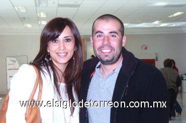 02112007
Karina Batres de Herrera y Eduardo Herrera viajaron a Puerto Vallarta, Jalisco.