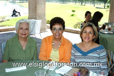 01112007
Boni de Martínez, Alicia Garibay y Beatriz de Fernández, en el desayuno que le ofrecieron a Ana Cecilia de Garibay.