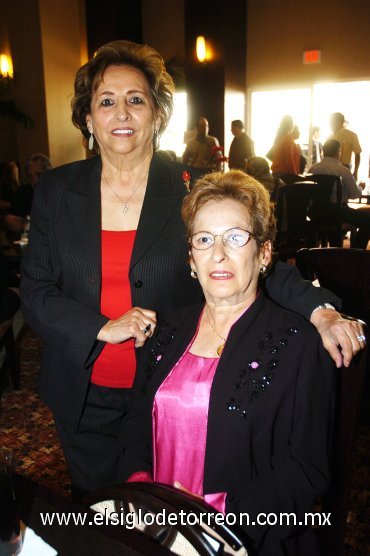 01112007
Lilia Esparza y María Ramp llegaron desde Houston, Texas, para conocer el hotel.