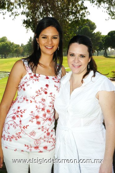 01112007
Mayra de Prieto y Gaby de Torres.