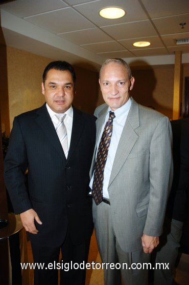 01112007
Ramón Franco González fue el anfitrión del evento y estuvo acompañado de Russel Kerns, encargado de operaciones de área de la cadena Hilton.