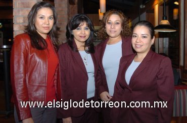 03112007
Maricela Palomo, Griselda Juárez, Judith Robles y Judeth Martín del Campo asistieron a la reinauguración del restaurante Tony Roma’s.