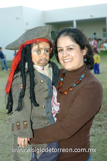 01112007
Laura Olague de León con su hijo Leonardo.