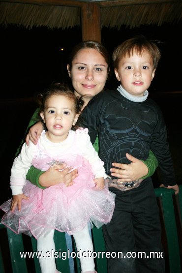02112007
Bárbara, Max y Romina Espinosa.