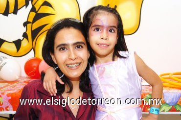 03112007
La niña Berenice Cueto Herrera cumplió seis años y fue festejada por su mamá Rosario de Cueto con divertida reunión.