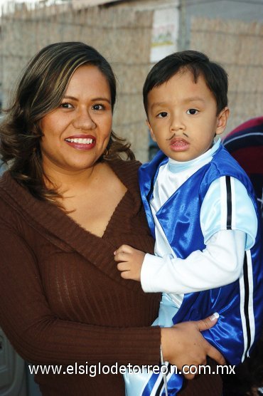 03112007
Mayela Delgado de Pérez con su pequeño Dante Pérez Delgado.