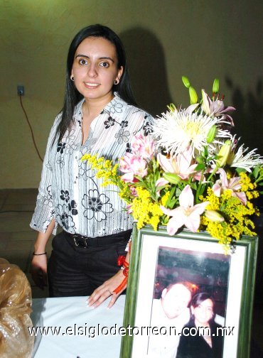01112007
Aurora Gámez Yáñez en la despedida de soltera que le ofreció Flavia de Laines y Jaimienson de Laines.