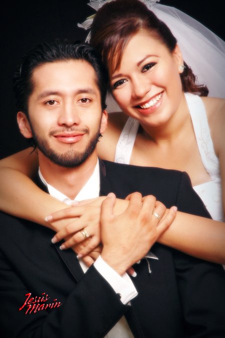 Lic. César Alejandro Martínez Rodríguez y Lic. Norma Angélica Villanueva González contrajeron nupcias en la parroquia de La Inmaculada Concepción el sábado ocho de septiembre de 2007. 

Fotografía Jesús Marín.
