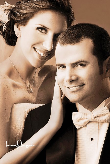 Sr. Francisco Ávila Flores y Srita. Elorza M. Hernández Ortiz contrajeron nupcias en la parroquia Los Ángeles, el pasado sábado 29 de septiembre de 2007. 

Estudio Laura Grageda.