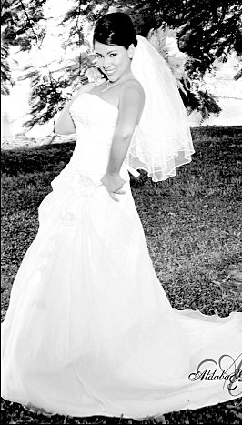 L.A.E. Verónica Oyarzábal Andrade unió su vida en matrimonio a la del Arq. Enrique Tabares Martínez. 

Estudio Aldaba & Diane