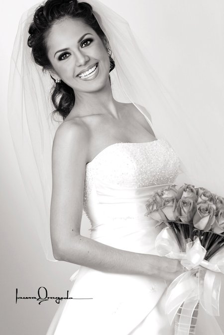 Srita. Ruth Orozco Guerrero, el día de su enlace nupcial con el Sr. Mario Balboa Martínez.

Estudio Laura Grageda.