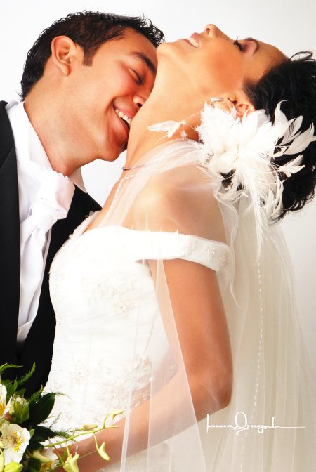 Lic. Jorge Ignacio Cerna Esparza y Lic. Ana Laura Segura Huerta unieron sus vidas en sagrado matrimonio en la parroquia de San Pedro Apóstol el sábado primero de septiembre de 2007.

Estudio Laura Grageda.